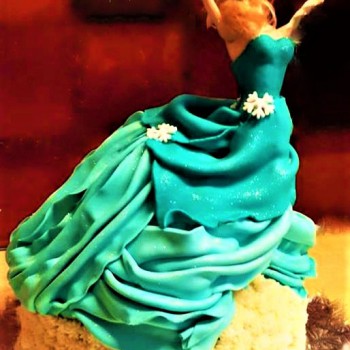 walking forward doll cake1